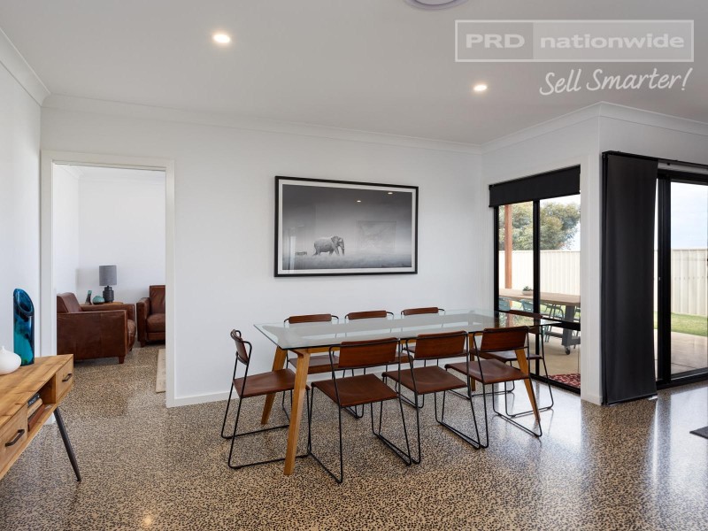 17 Barmedman Ave, Gobbagombalin NSW 2650