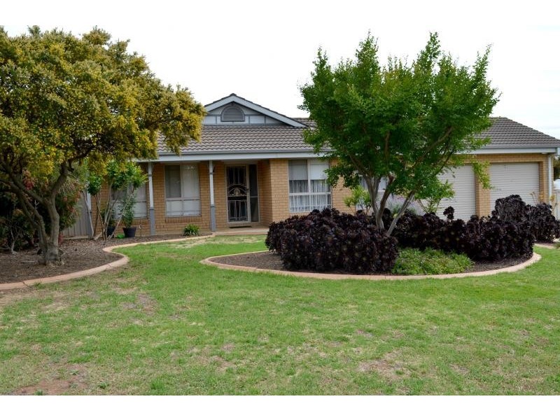 10 Lamilla Street, Glenfield Park NSW 2650