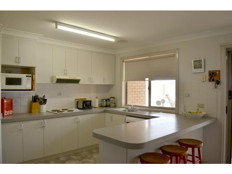 10 Lamilla Street, Glenfield Park NSW 2650