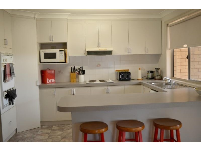 10 Lamilla Street, Glenfield Park NSW 2650