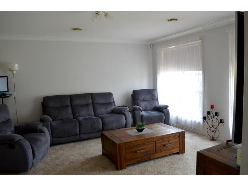 10 Lamilla Street, Glenfield Park NSW 2650