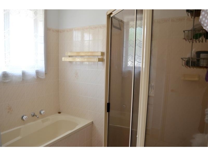 10 Lamilla Street, Glenfield Park NSW 2650