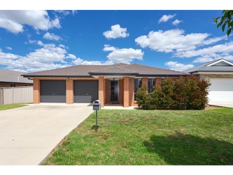 11 Mirrul Street, Glenfield Park NSW 2650