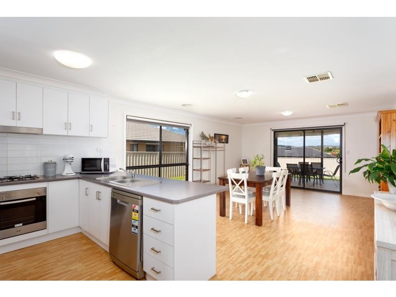 11 Mirrul Street, Glenfield Park NSW 2650