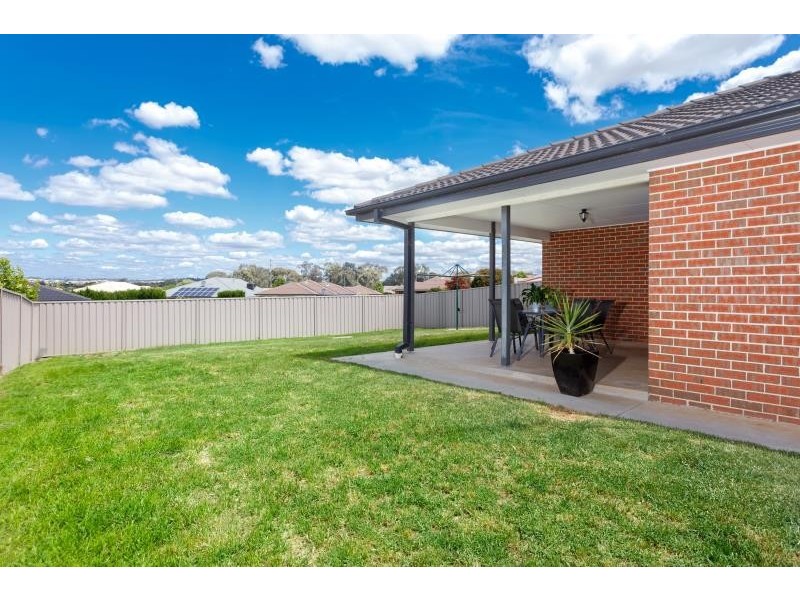 11 Mirrul Street, Glenfield Park NSW 2650