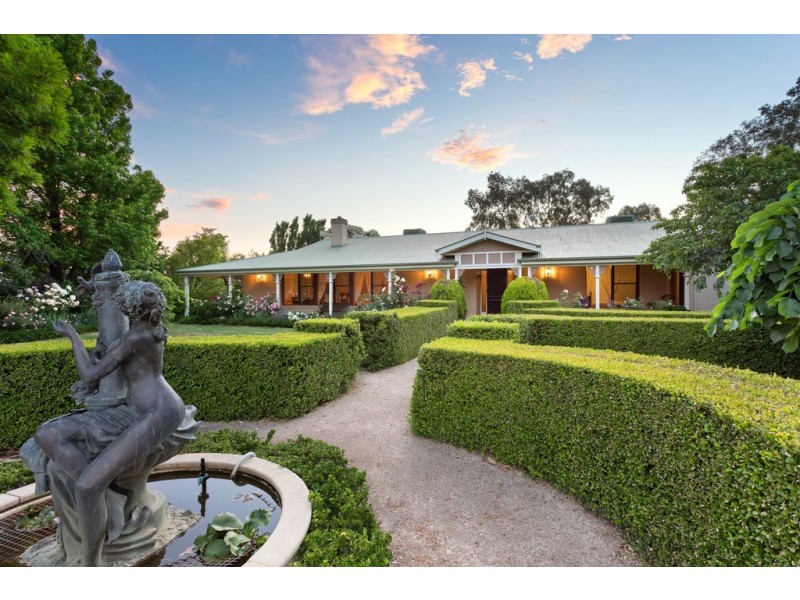 196 Dukes Road, Lake Albert NSW 2650