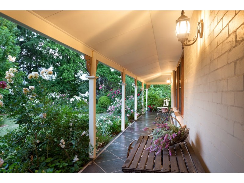 196 Dukes Road, Lake Albert NSW 2650