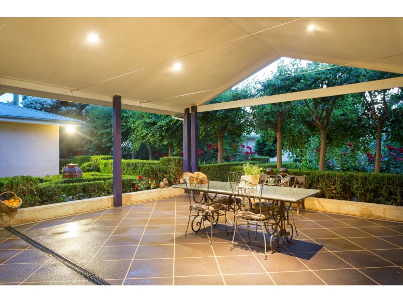 196 Dukes Road, Lake Albert NSW 2650