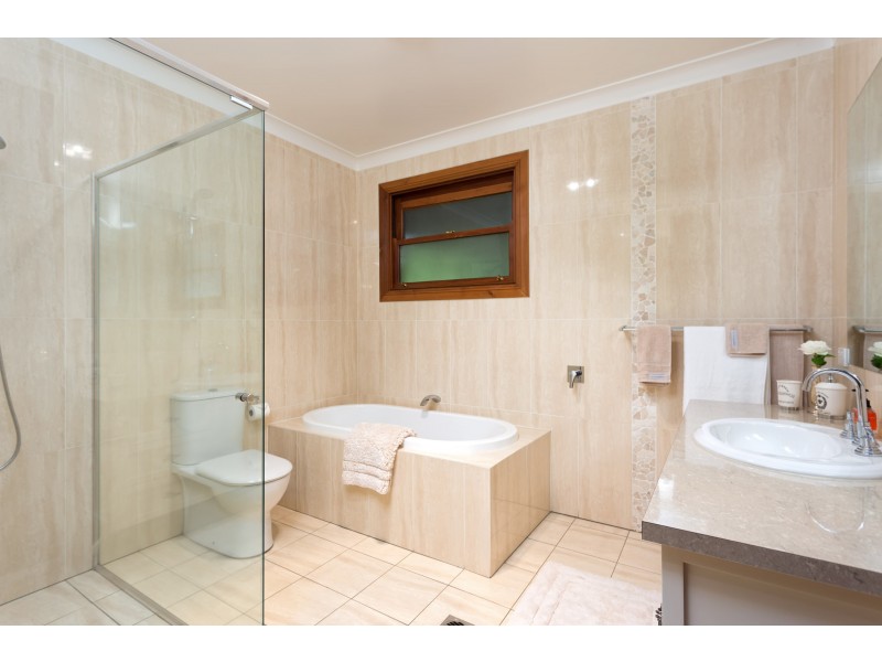 196 Dukes Road, Lake Albert NSW 2650