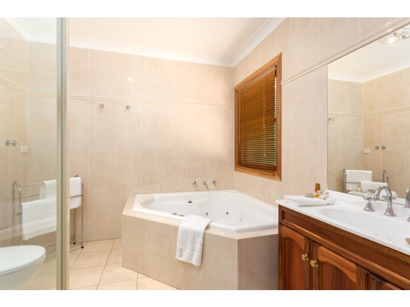 196 Dukes Road, Lake Albert NSW 2650