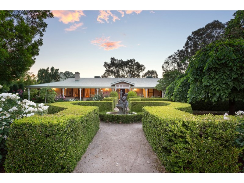 196 Dukes Road, Lake Albert NSW 2650