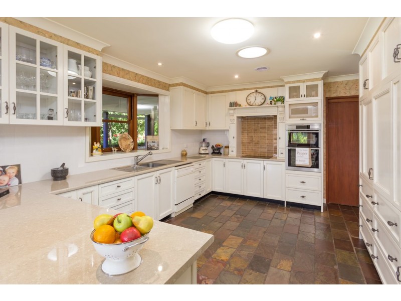 196 Dukes Road, Lake Albert NSW 2650