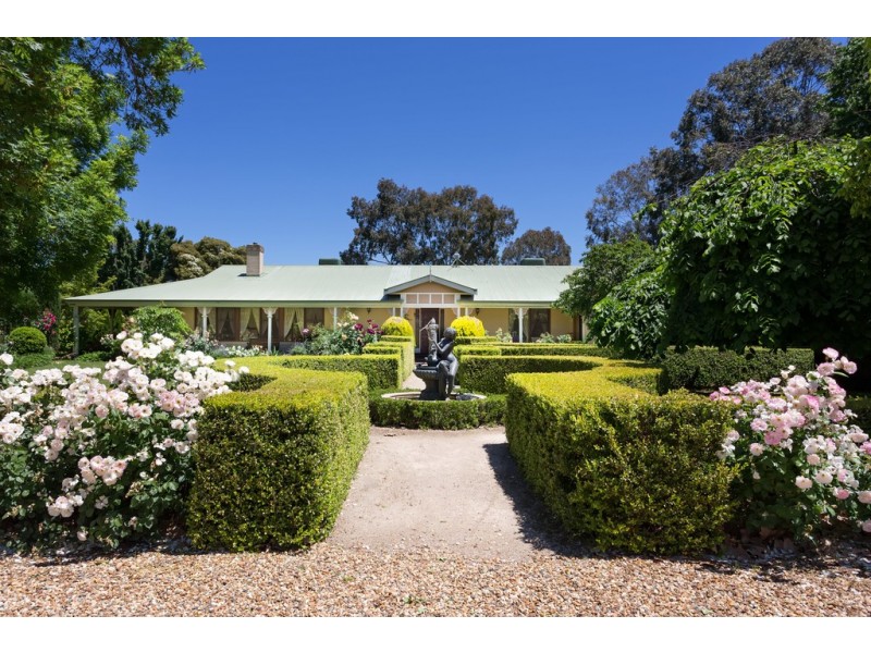 196 Dukes Road, Lake Albert NSW 2650