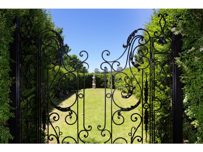 196 Dukes Road, Lake Albert NSW 2650