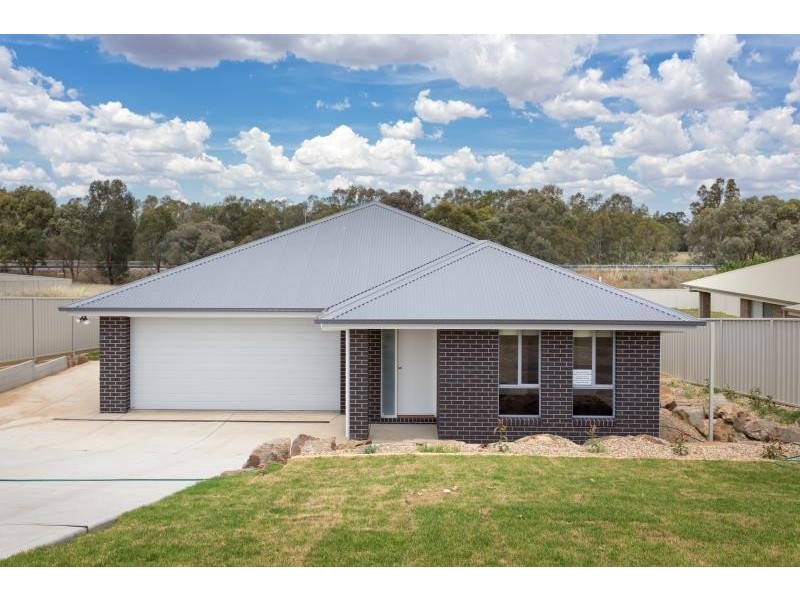 21 Sunvale Crescent, Estella NSW 2650