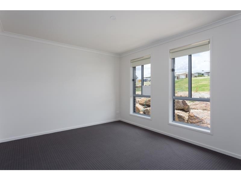 21 Sunvale Crescent, Estella NSW 2650