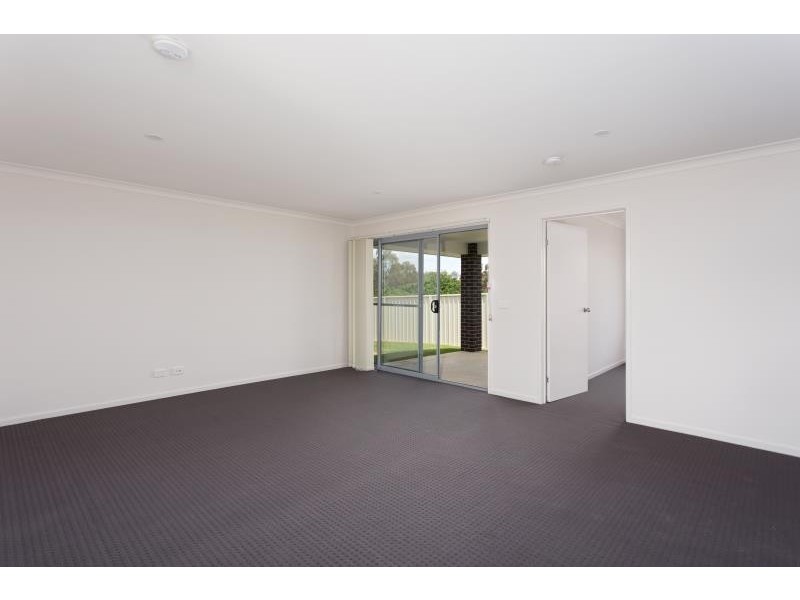 21 Sunvale Crescent, Estella NSW 2650