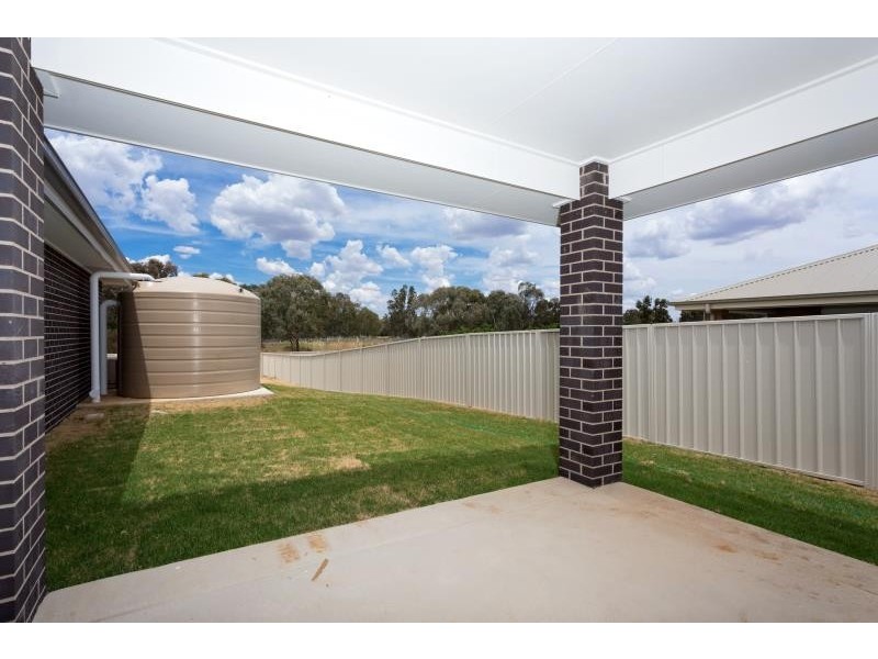 21 Sunvale Crescent, Estella NSW 2650