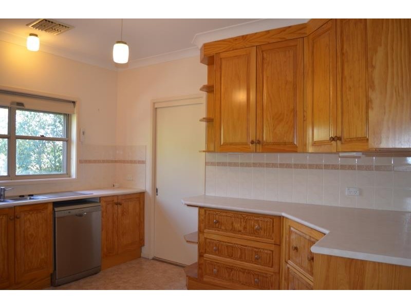 54 Garland Street, Turvey Park NSW 2650