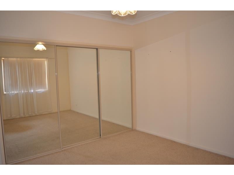 54 Garland Street, Turvey Park NSW 2650