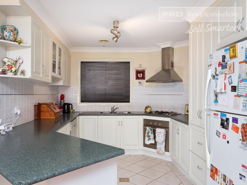 96 Yentoo Drive, Glenfield Park NSW 2650