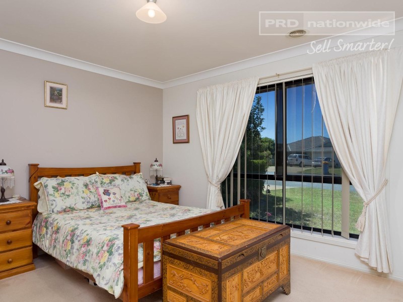 96 Yentoo Drive, Glenfield Park NSW 2650