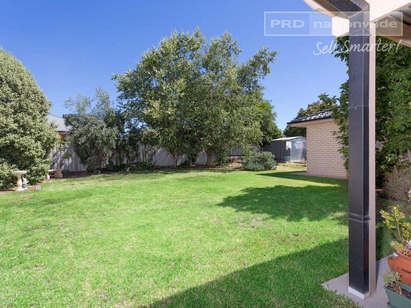 96 Yentoo Drive, Glenfield Park NSW 2650