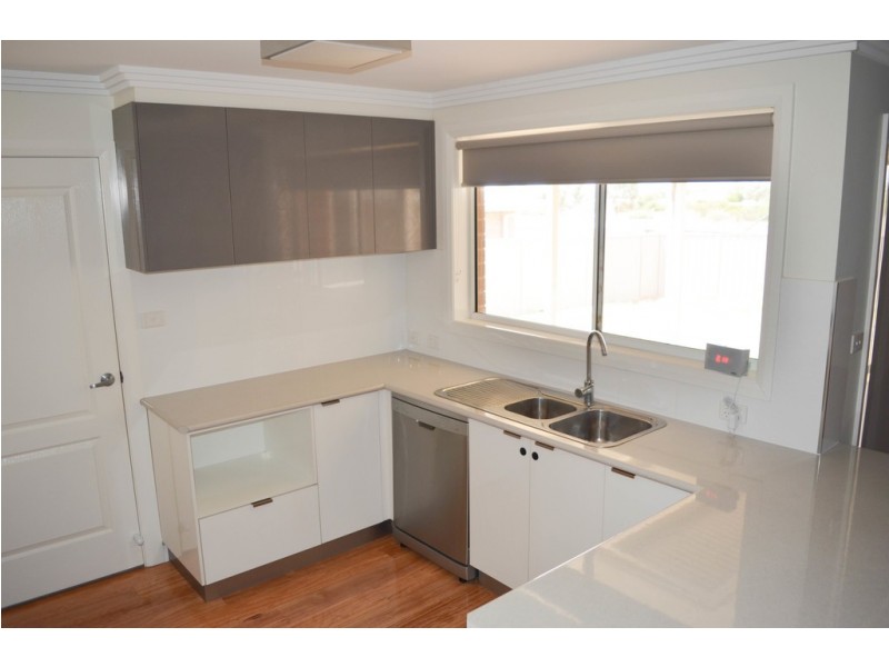 72 Lingiari Drive, Lloyd NSW 2650