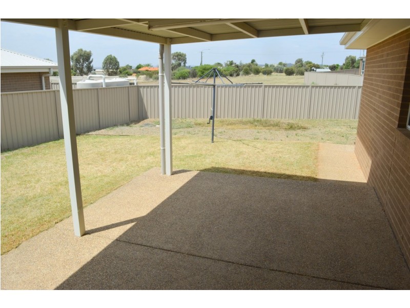 72 Lingiari Drive, Lloyd NSW 2650