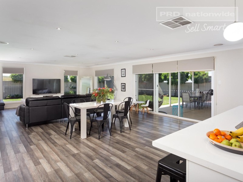 8 Preston Crescent, Lloyd NSW 2650