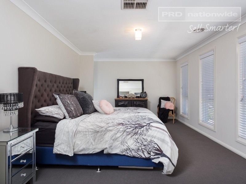 8 Preston Crescent, Lloyd NSW 2650