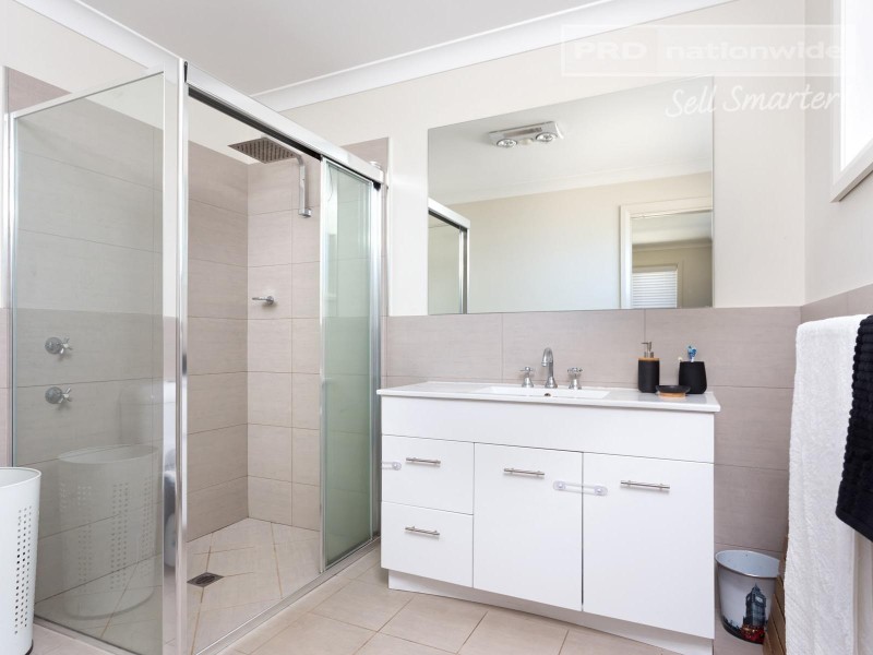 8 Preston Crescent, Lloyd NSW 2650