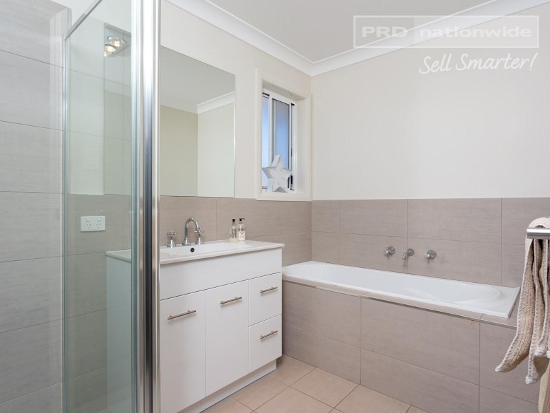 8 Preston Crescent, Lloyd NSW 2650