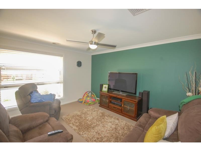 63 Kaloona Drive, Bourkelands NSW 2650