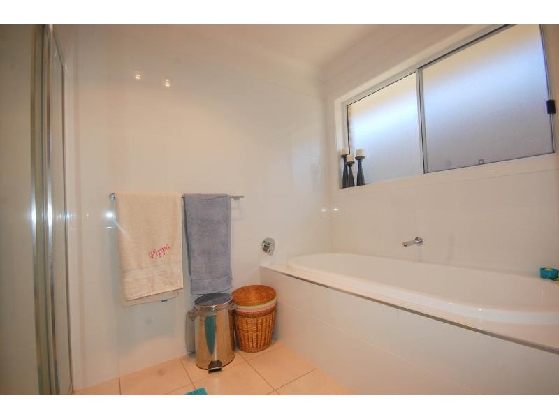 63 Kaloona Drive, Bourkelands NSW 2650