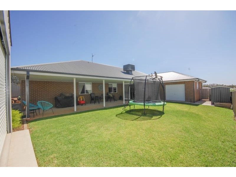63 Kaloona Drive, Bourkelands NSW 2650