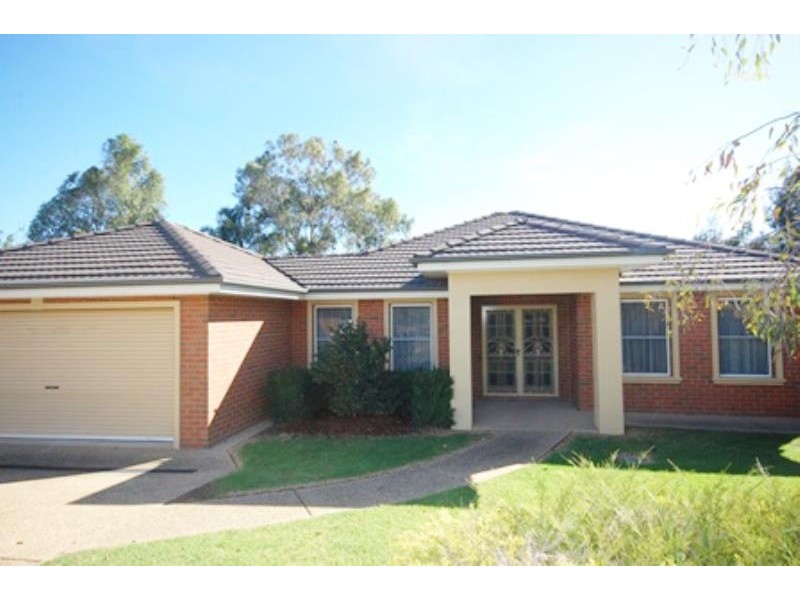 2 Post Place, Lake Albert NSW 2650