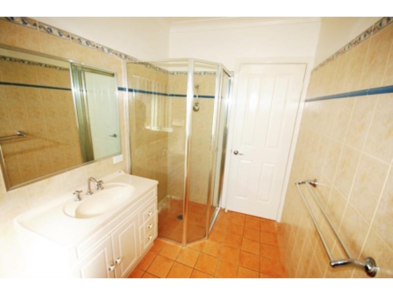 2 Post Place, Lake Albert NSW 2650