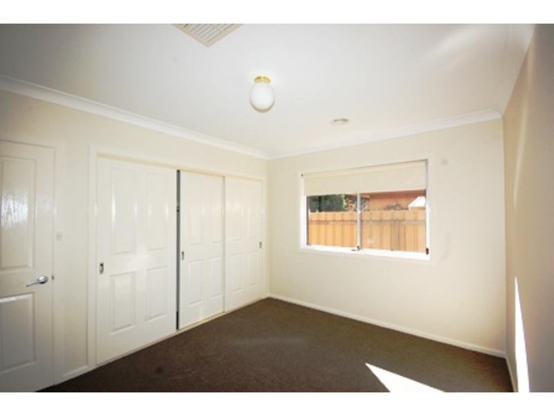 2 Post Place, Lake Albert NSW 2650