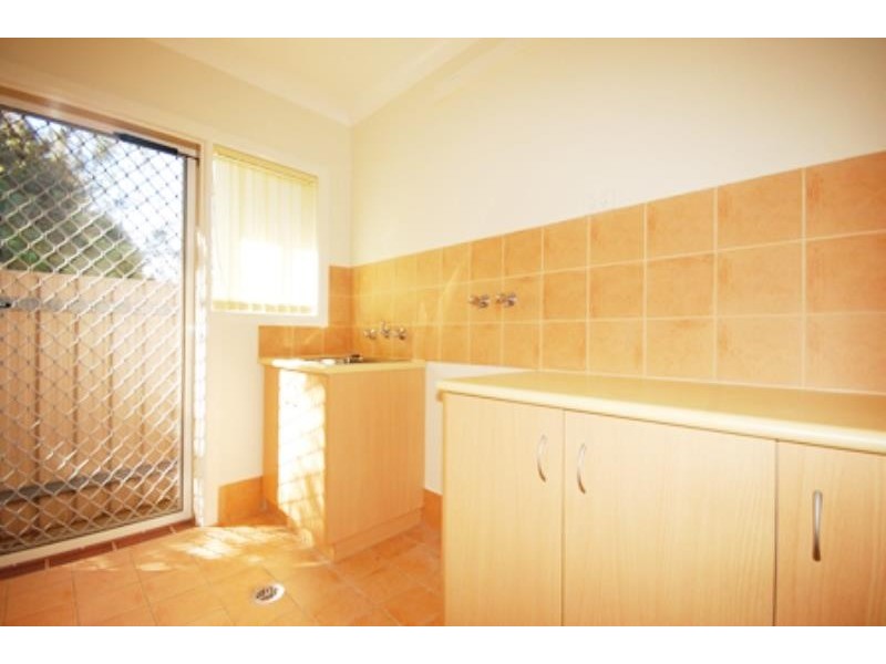 2 Post Place, Lake Albert NSW 2650