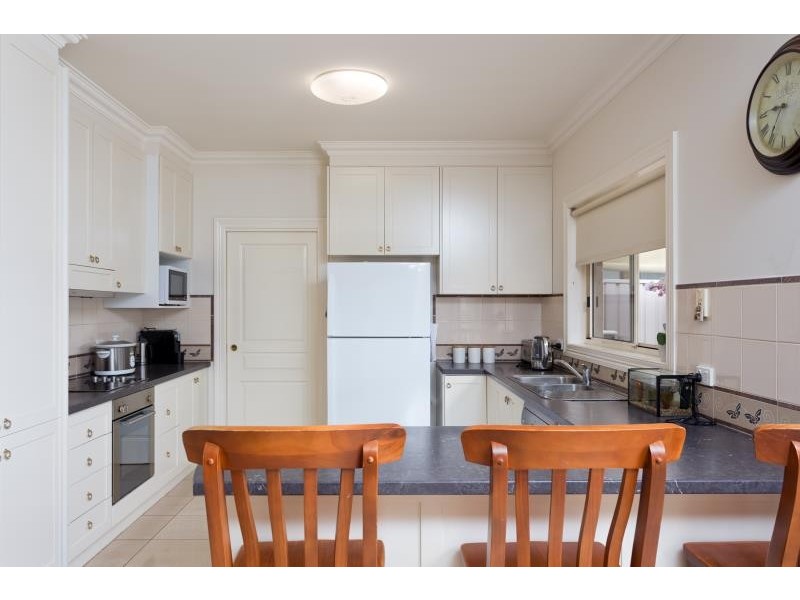 10 Deakin Avenue, Lloyd NSW 2650