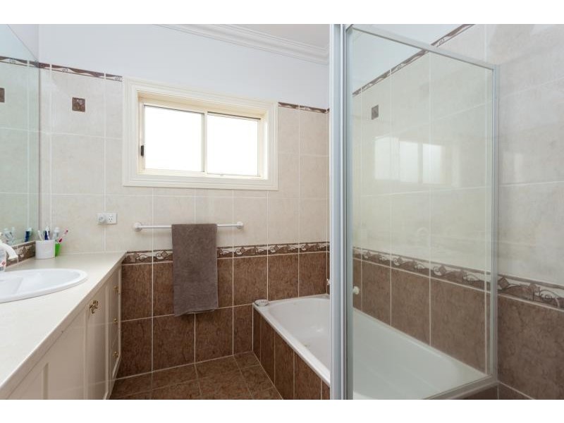 10 Deakin Avenue, Lloyd NSW 2650