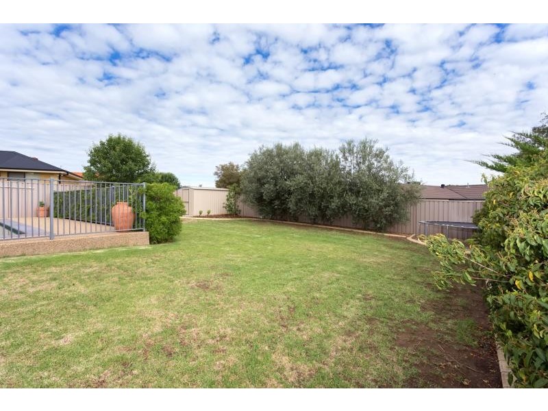 10 Deakin Avenue, Lloyd NSW 2650