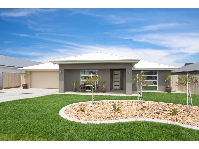 13 Goonawarra Street, Gobbagombalin NSW 2650
