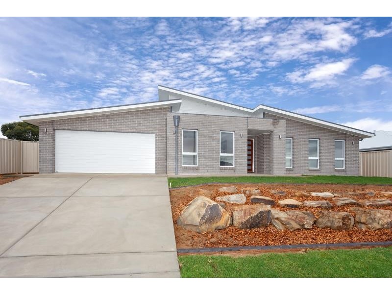 75 Barmedman Avenue, Gobbagombalin NSW 2650