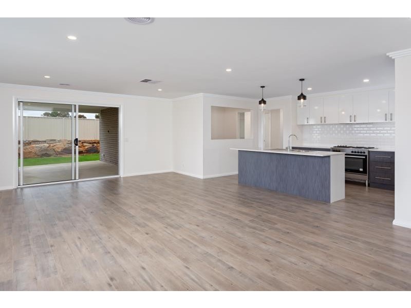 75 Barmedman Avenue, Gobbagombalin NSW 2650