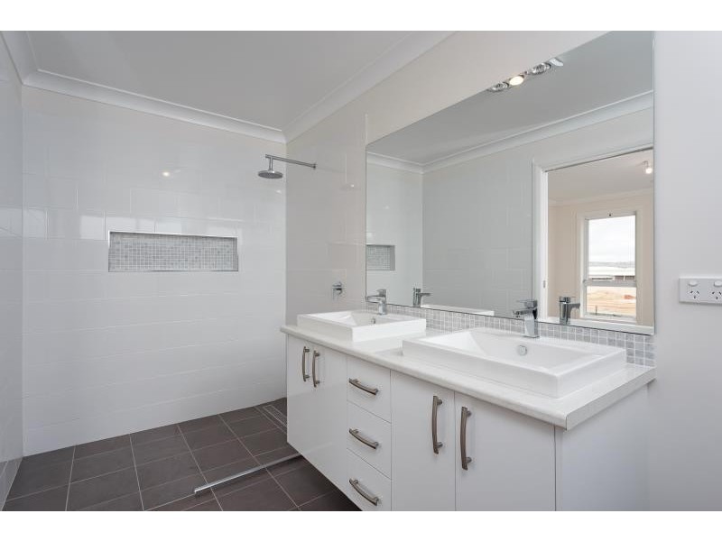 75 Barmedman Avenue, Gobbagombalin NSW 2650
