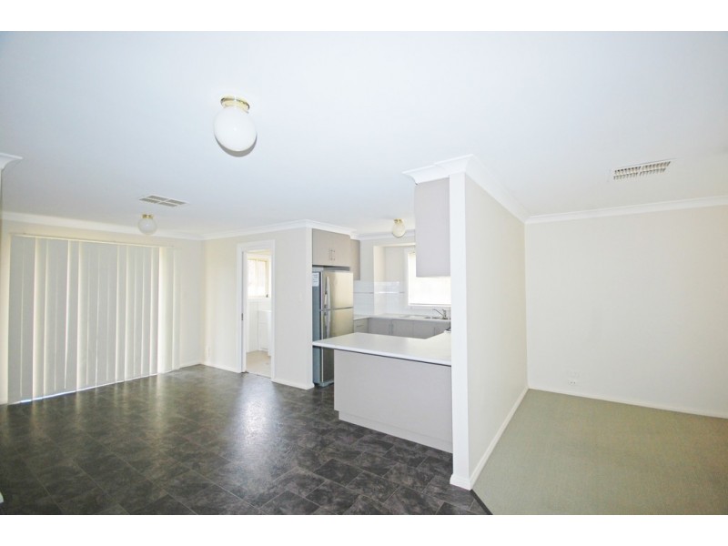 5 Boyd Place, Tolland NSW 2650