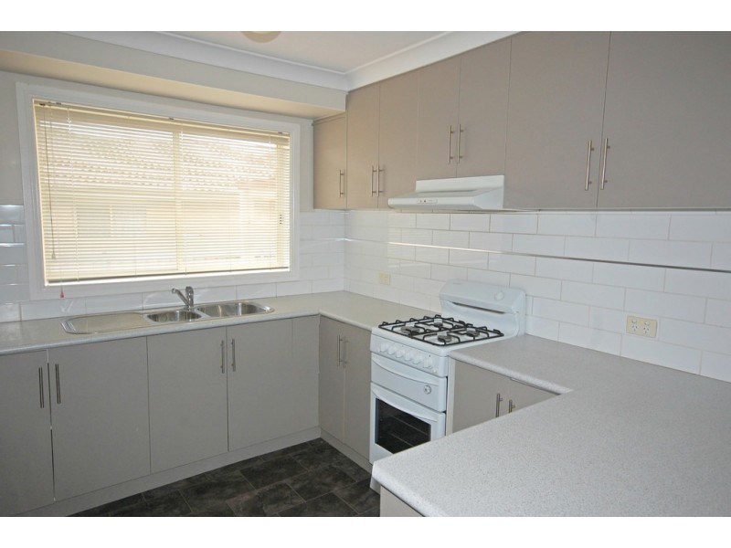 5 Boyd Place, Tolland NSW 2650