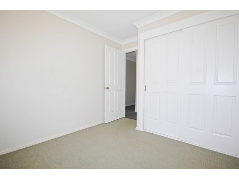 5 Boyd Place, Tolland NSW 2650